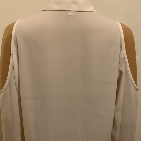 EXPRESS NWOT Cold- Shoulder Button Down Shirt - Picture 5 of 9